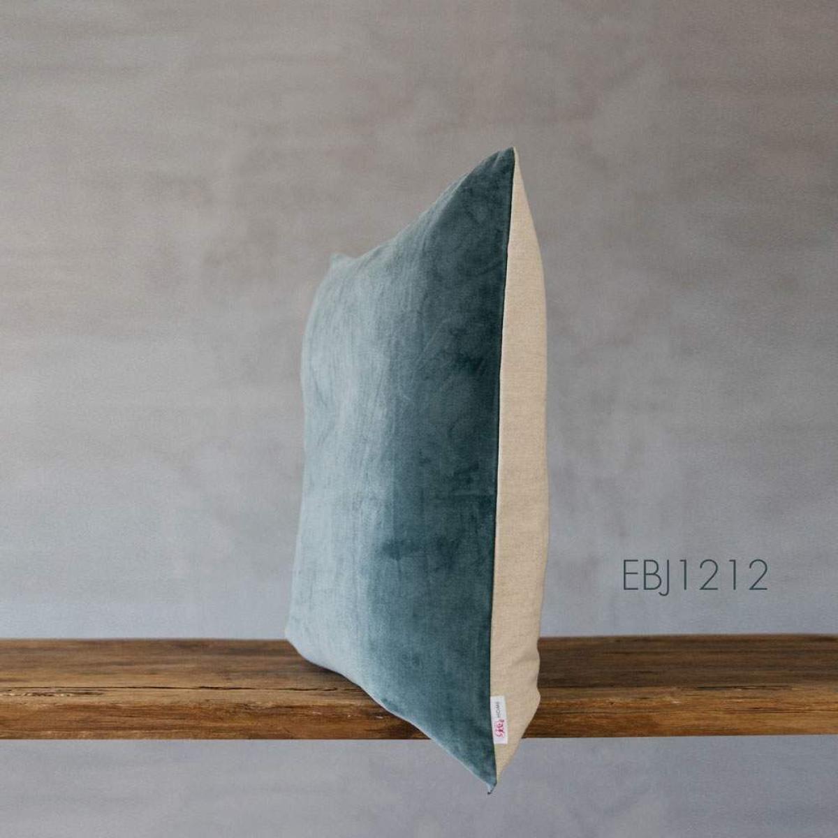 Seal Velvet Square Cushion – image 7