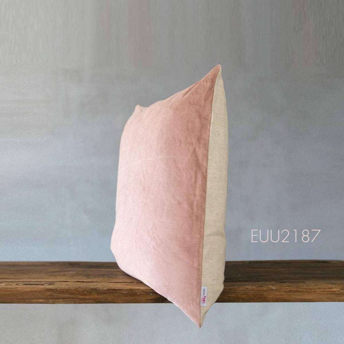 Seal Velvet Square Cushion – image 10