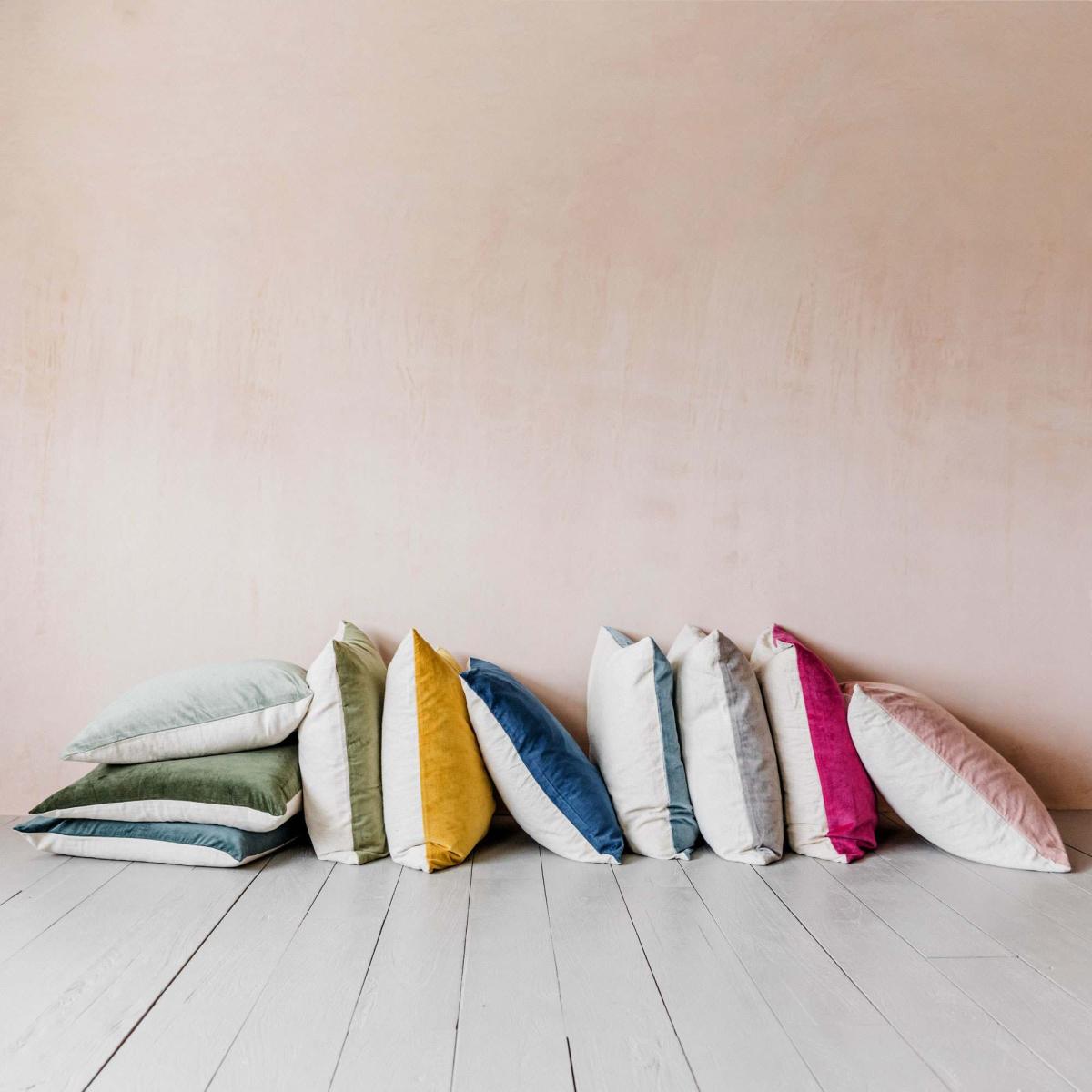 Seal Velvet Square Cushion – image 1