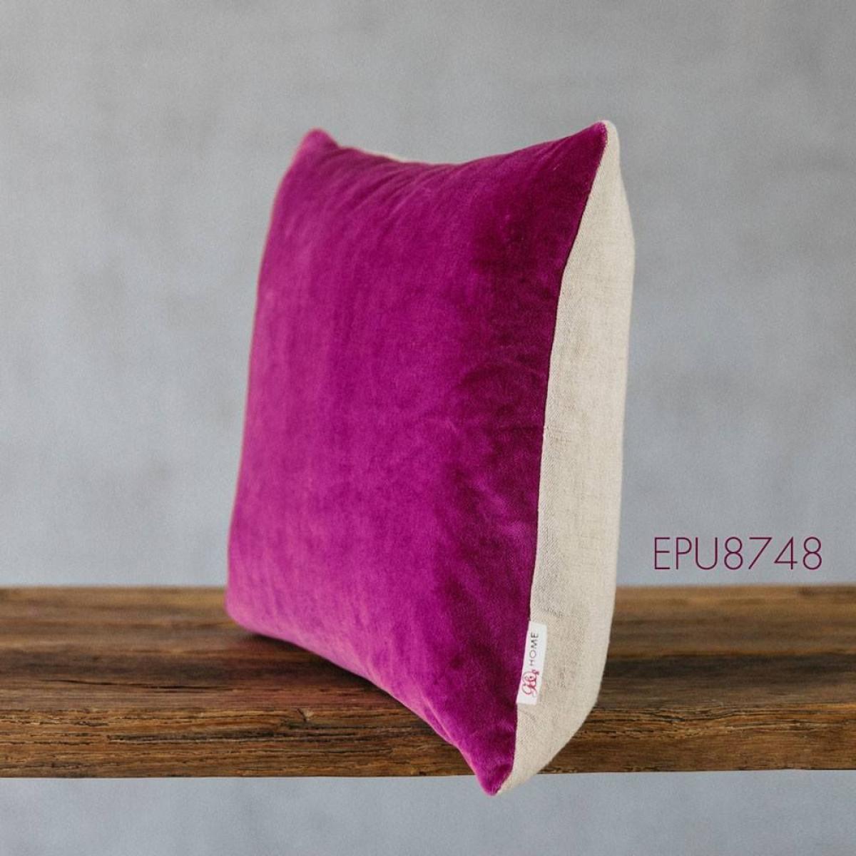 Moss Green Velvet Rectangular Cushion – image 5