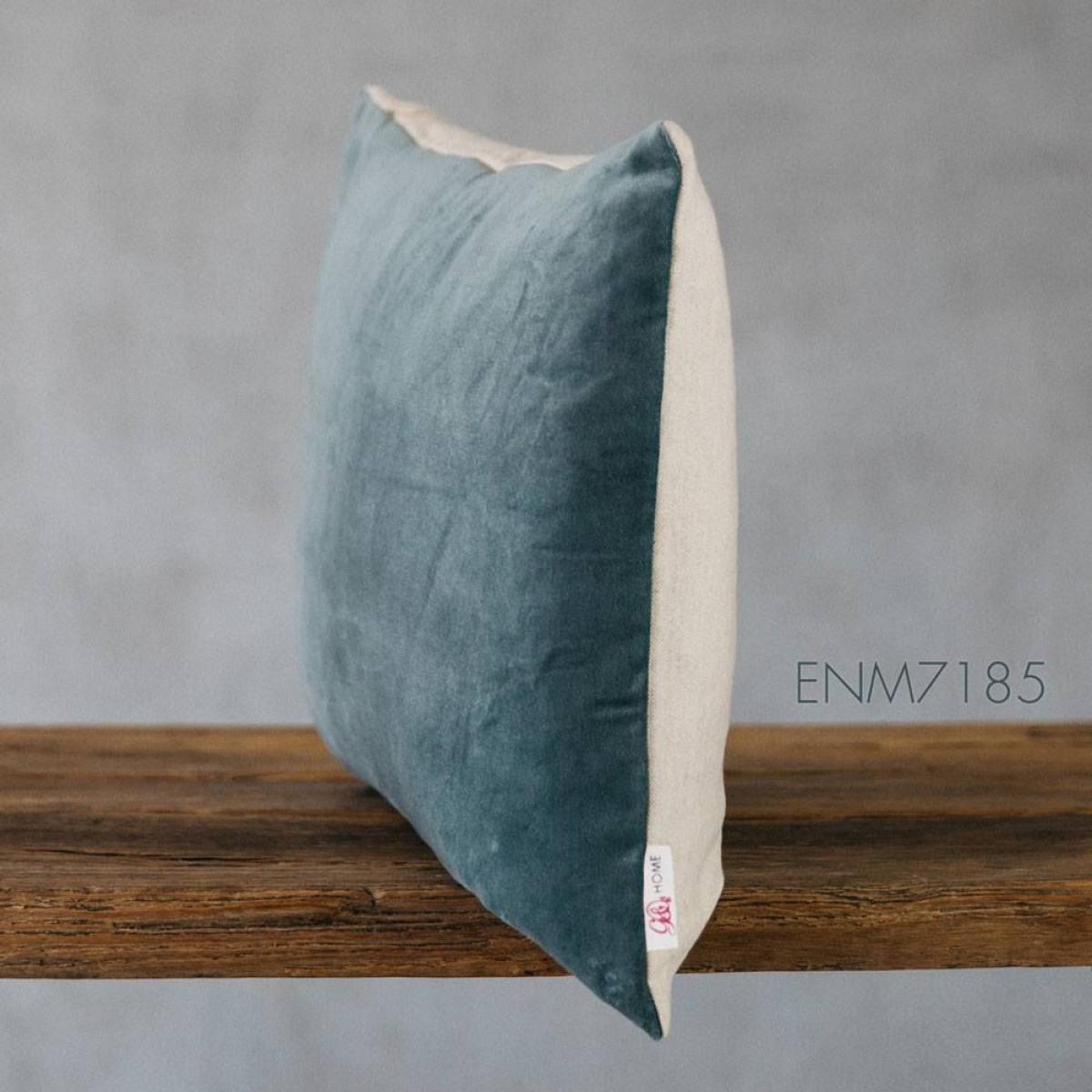 Moss Green Velvet Rectangular Cushion – image 9