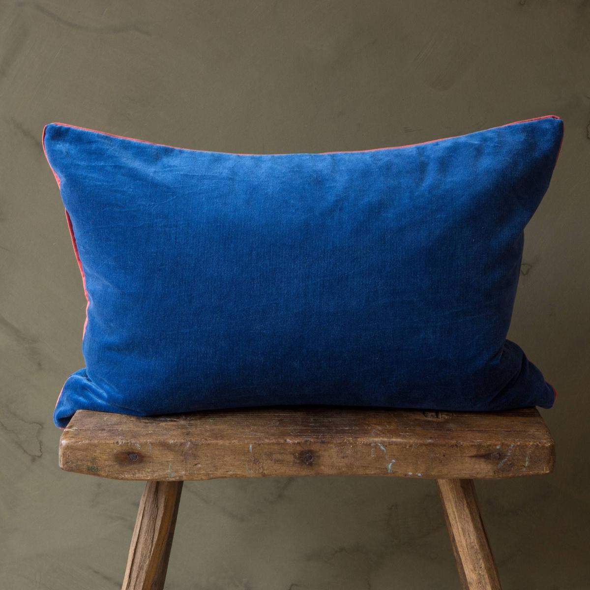 Amara Rectangular Navy Blue Cushion – image 3