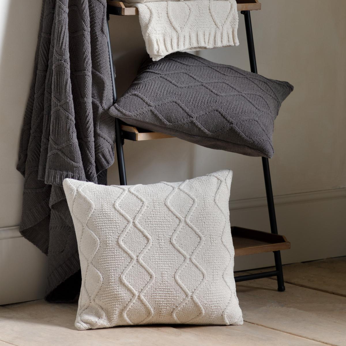 Chenille Cable Cushion - Cream – image 4