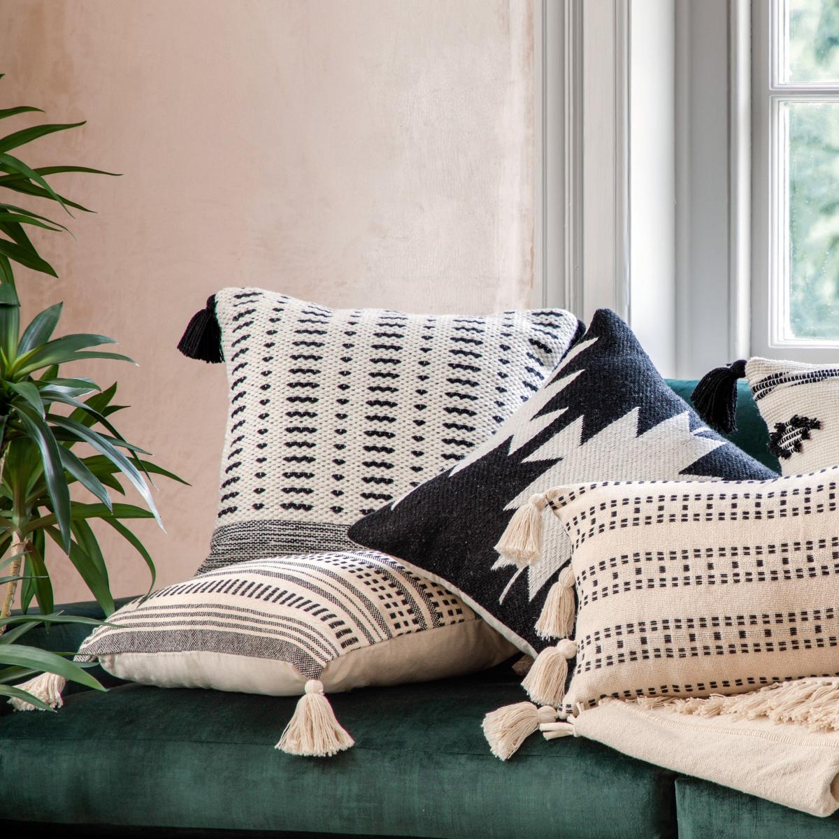 Kareri Natural Cushion – image 3