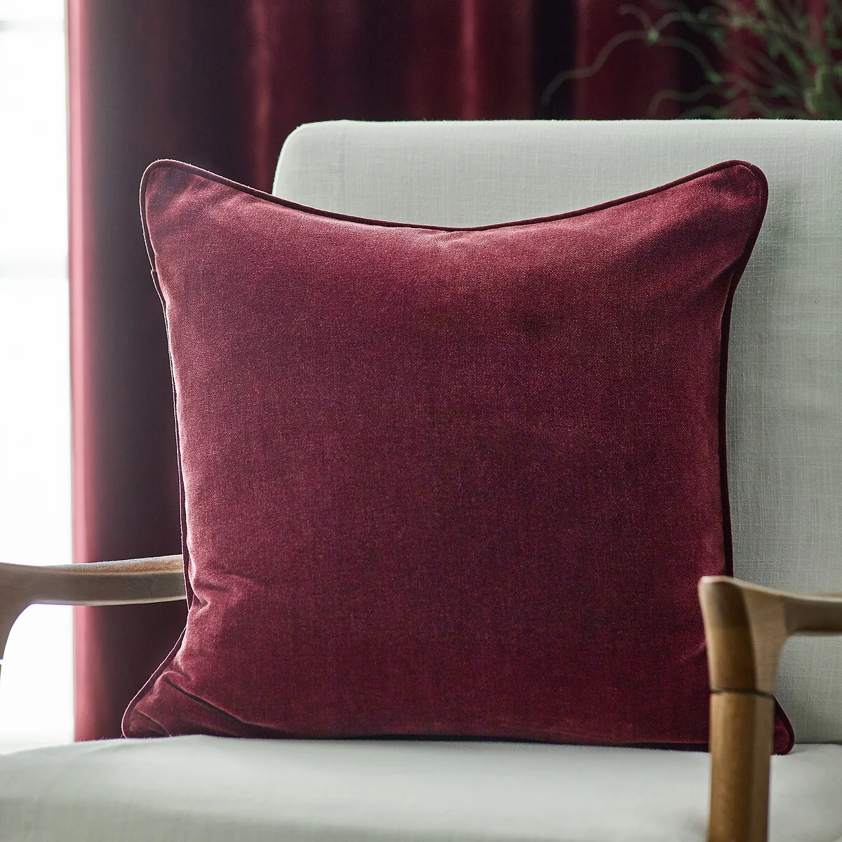 Heavy Chenille Piped Cushion – image 1