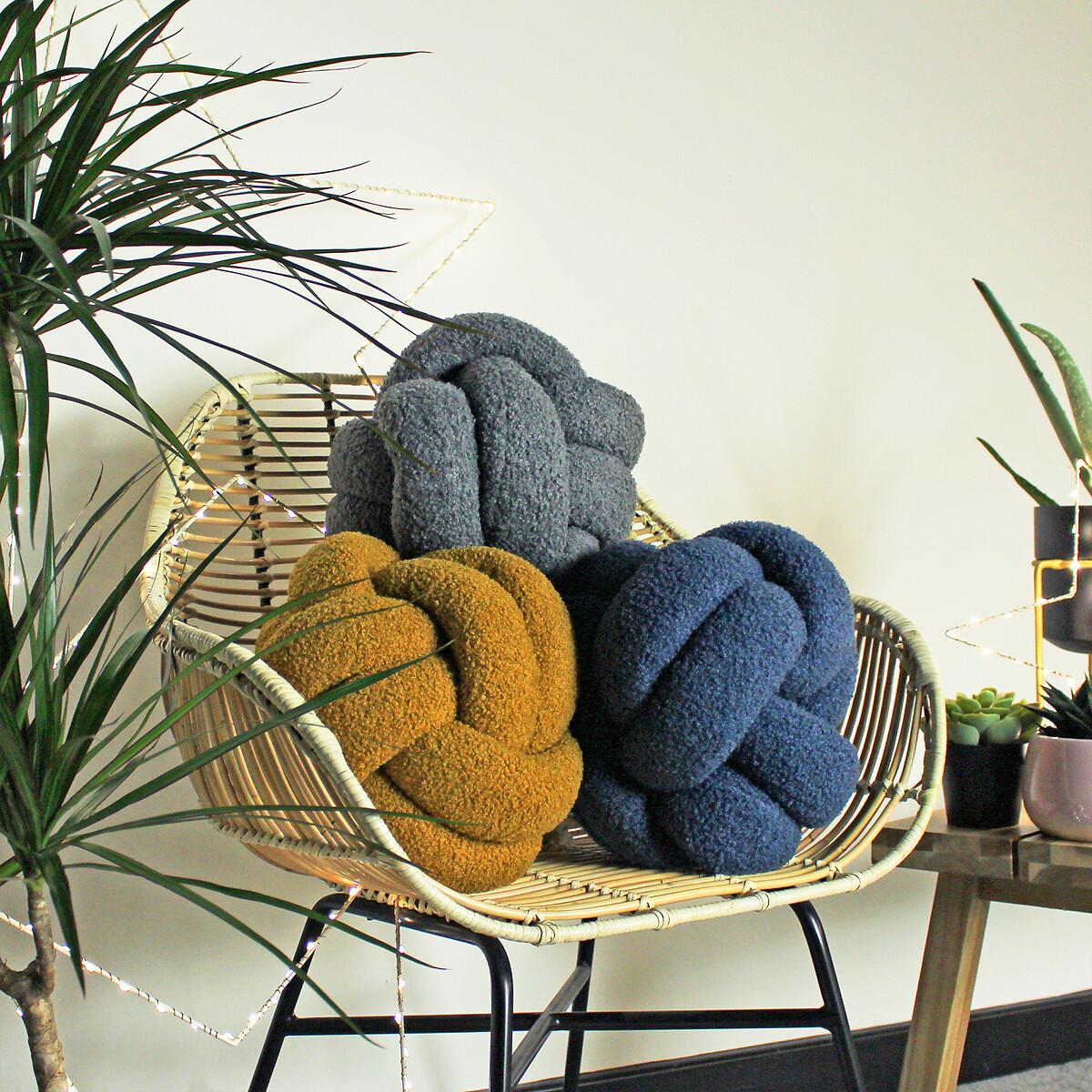 Boucle Knot Fleece Cushion – image 2