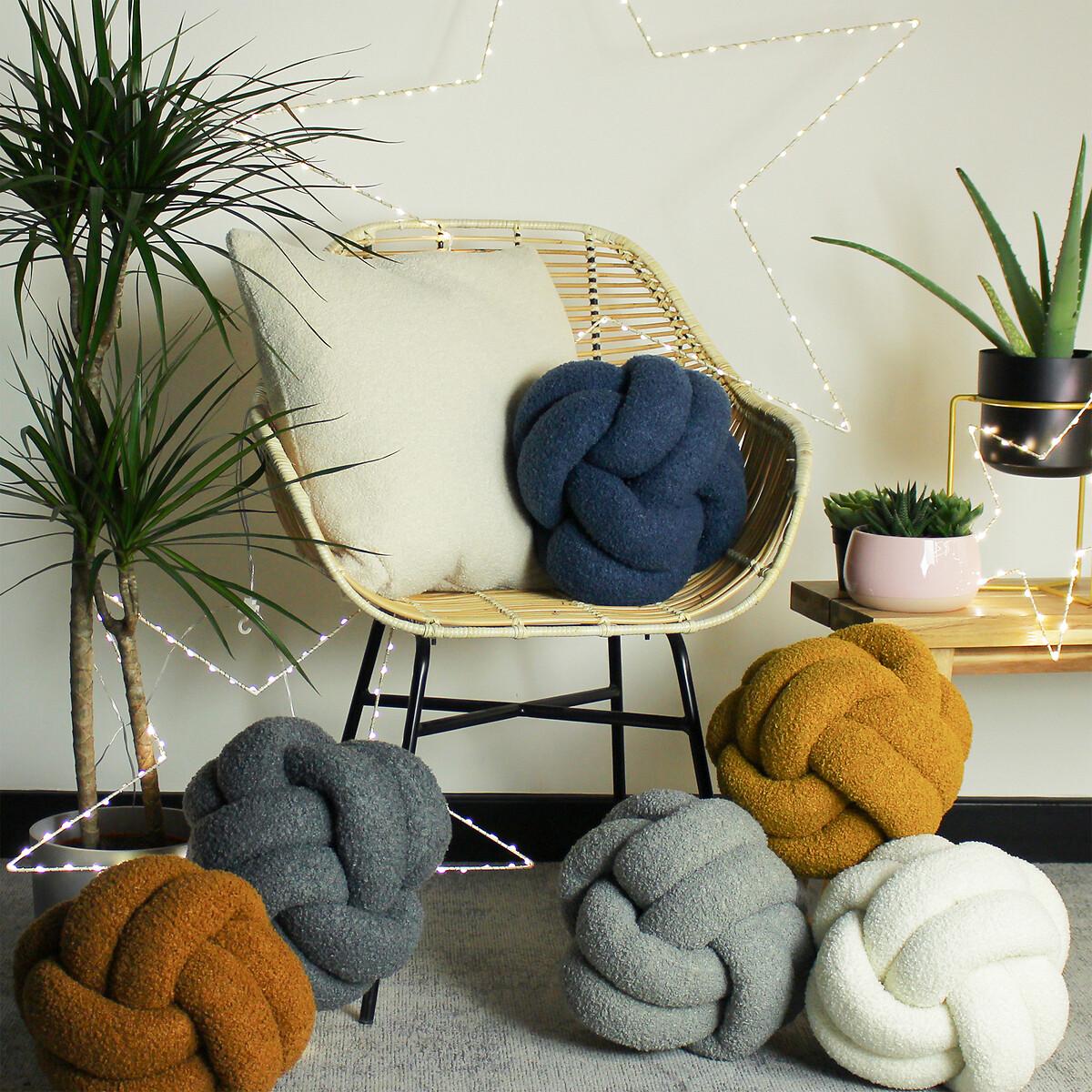Boucle Knot Fleece Cushion – image 3