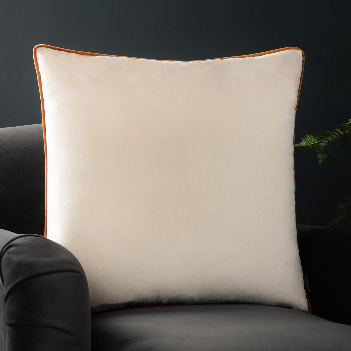 Meridian Velvet Cushion – image 1