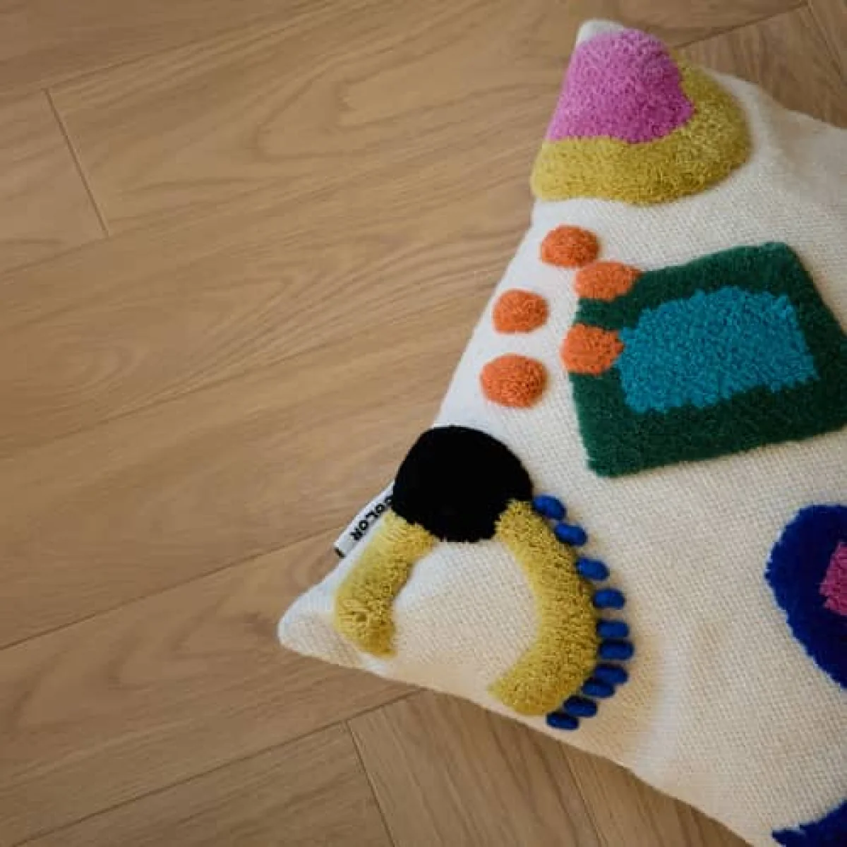 Fiesta Cushion textile multicoloured / 45 x 45 cm - Handwoven recycled wool - COLORTHERAPIS – image 5