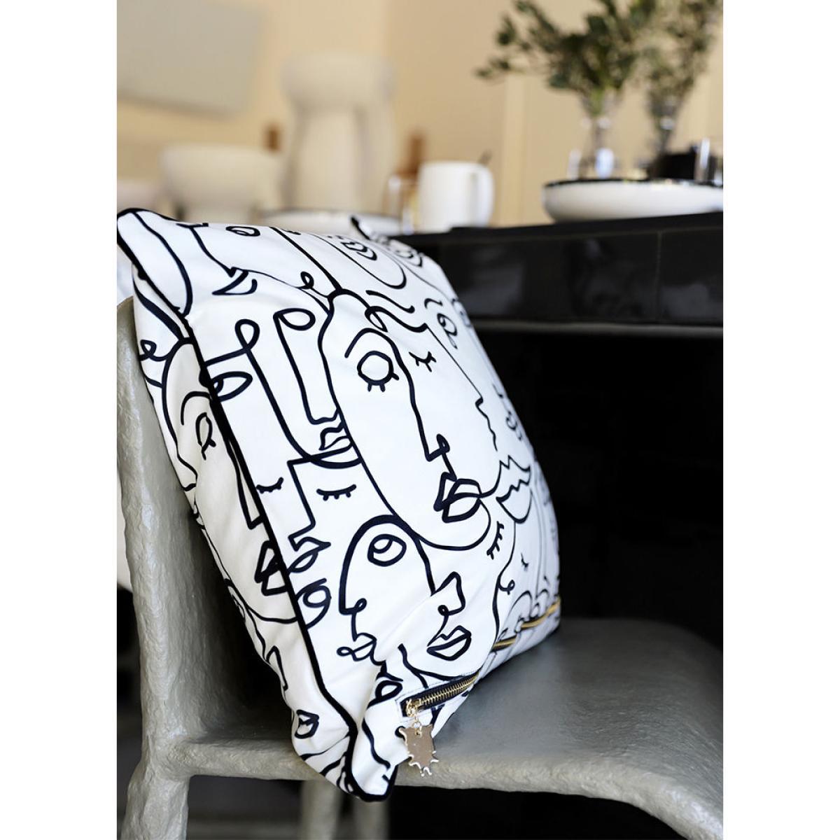 Minorque Cushion - / 45 x 45 cm - Velvet by PÔDEVACHE White – image 3