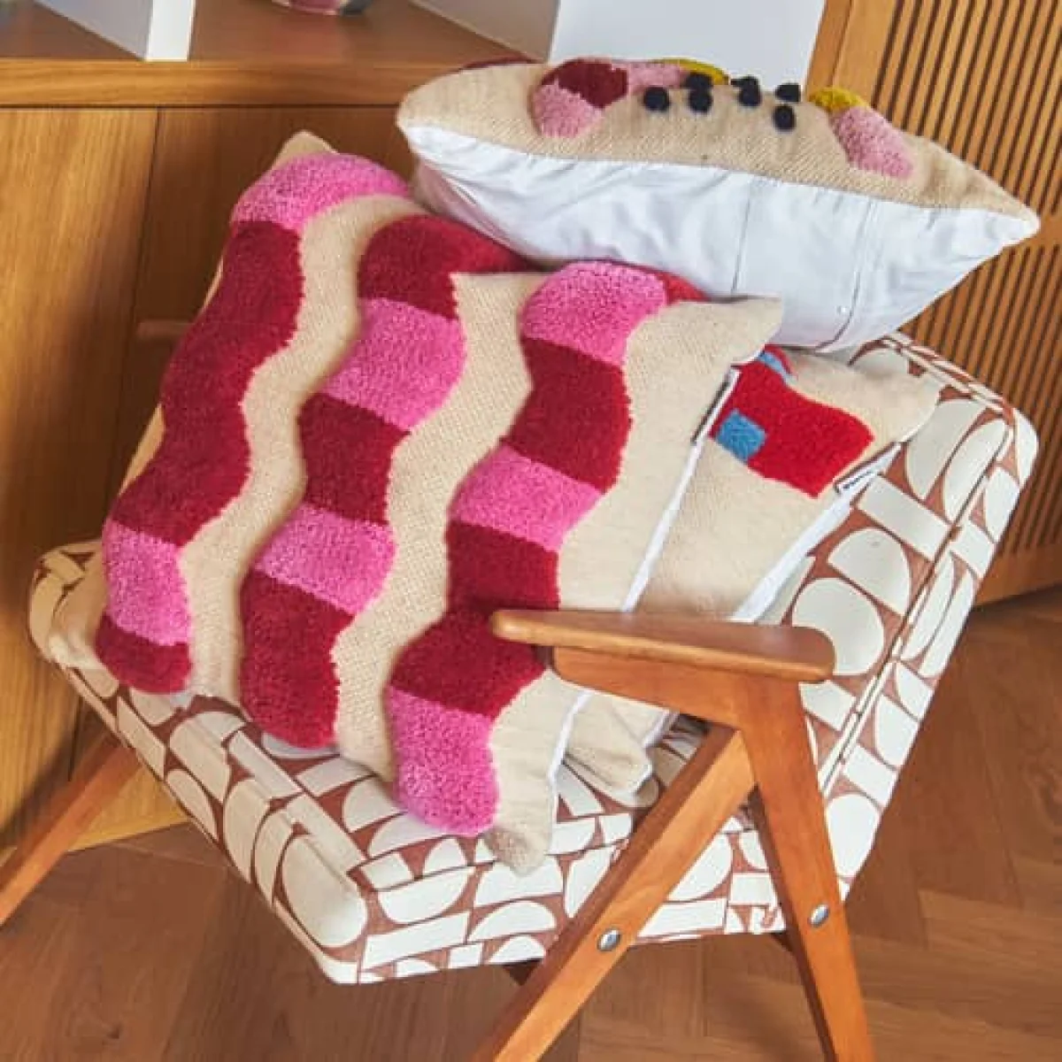 Wavy Cushion textile multicoloured / 45 x 45 cm - Handwoven recycled wool - COLORTHERAPIS – image 4
