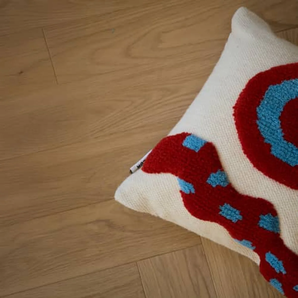 Sfera Cushion textile multicoloured / 45 x 45 cm - Handwoven recycled wool - COLORTHERAPIS – image 5