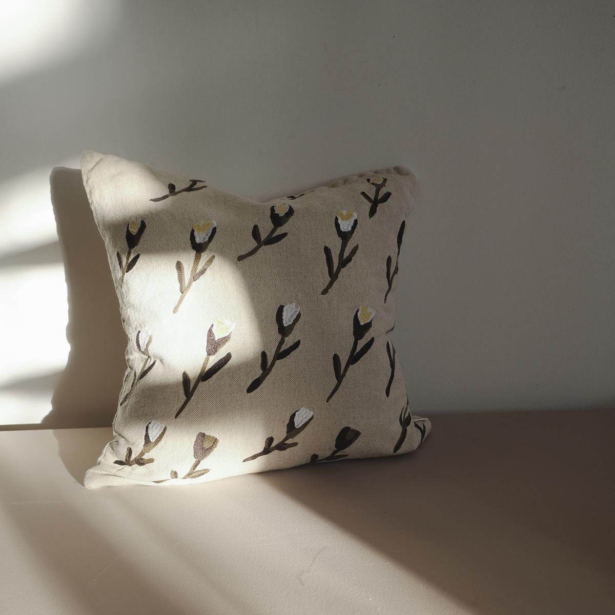 Meadow cushion cover 48x48 cm beige – image 4