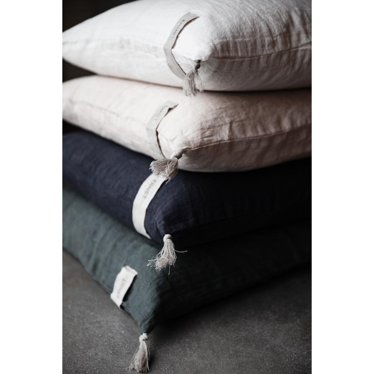 Ernst cushion cover with tassles 50 x 60 cm white – image 2