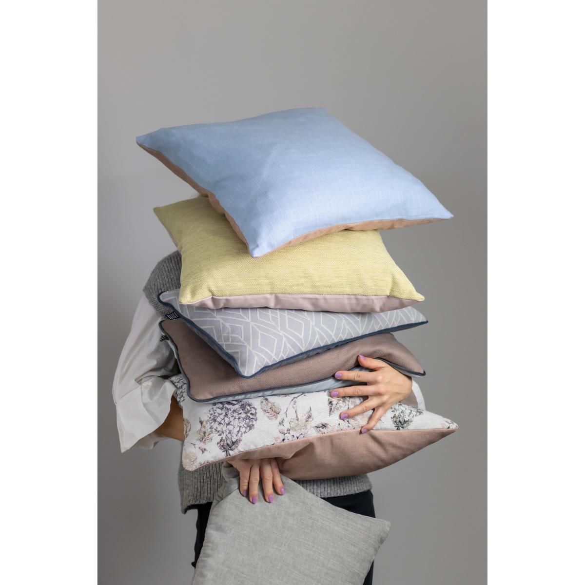 Mette Ditmer Hydrangea cushion 40x60 cm Off-white-peach – image 3