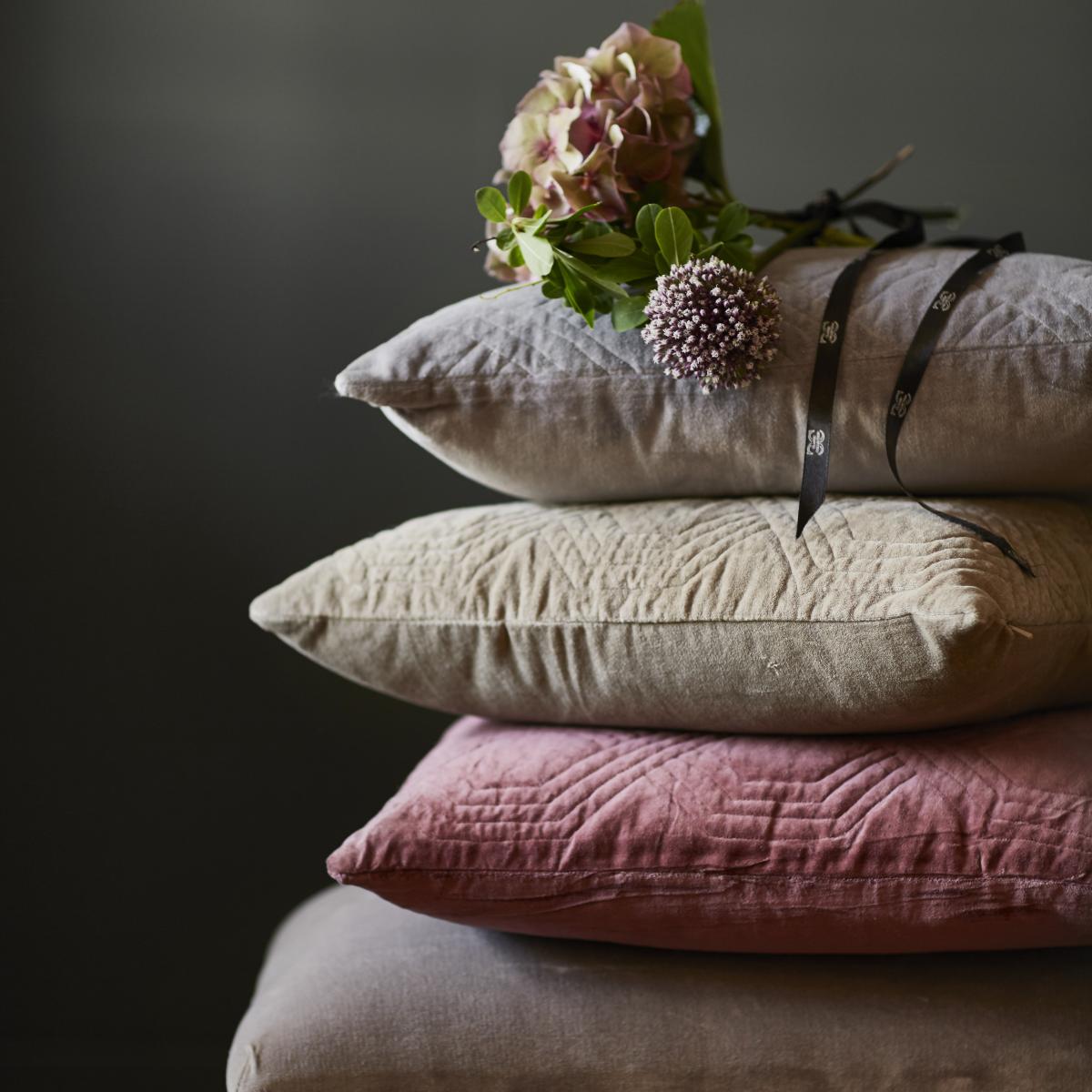 Geometric cushion 50x50 cm Simply taupe – image 2