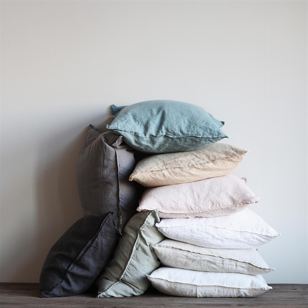 Washed linen cushion cover 50x50 cm off white – image 2