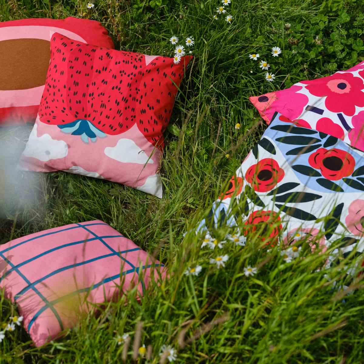 Tiiliskivi cushion cover 45x45 cm pink-green – image 2