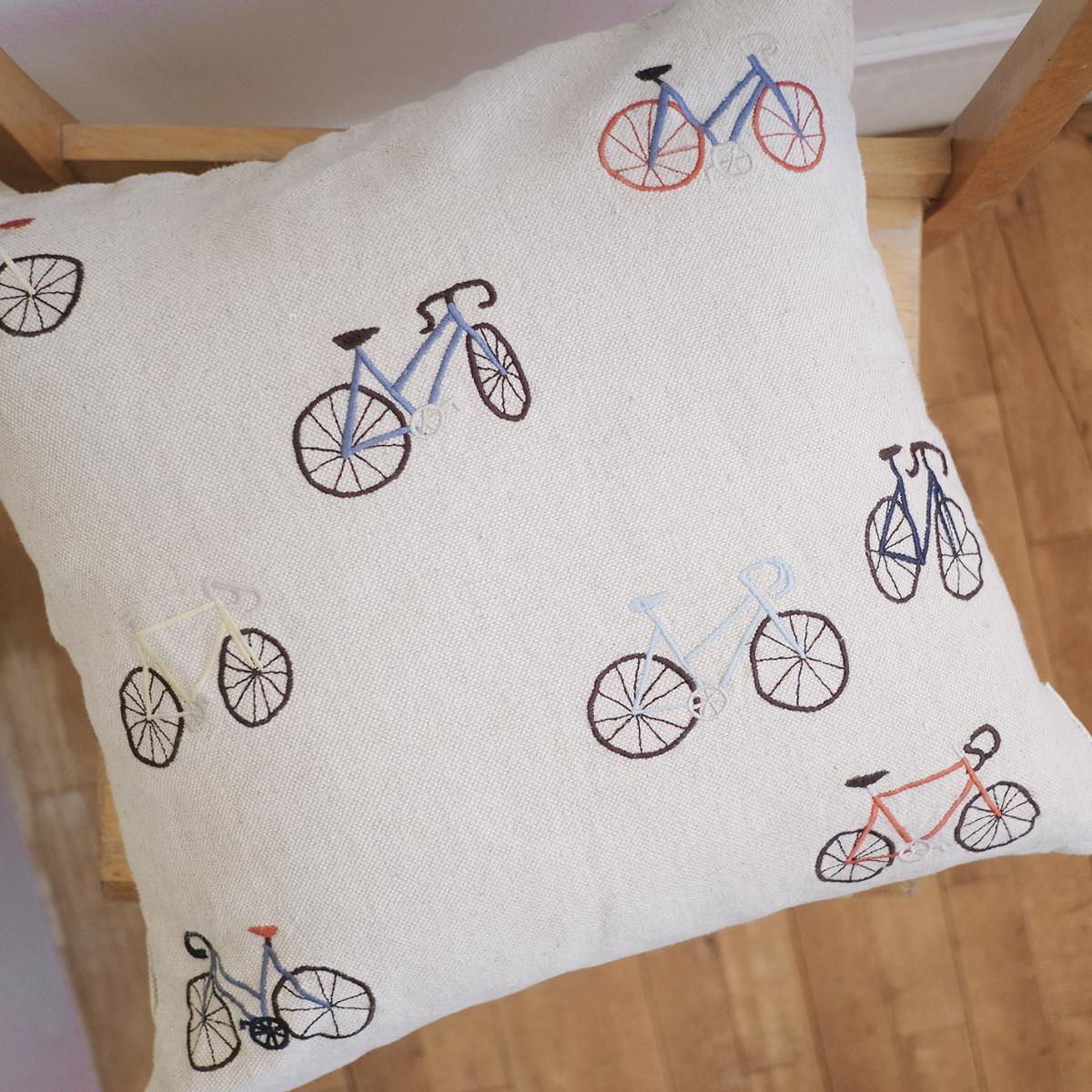 Bicycles cushion cover 48x48 cm beige – image 4