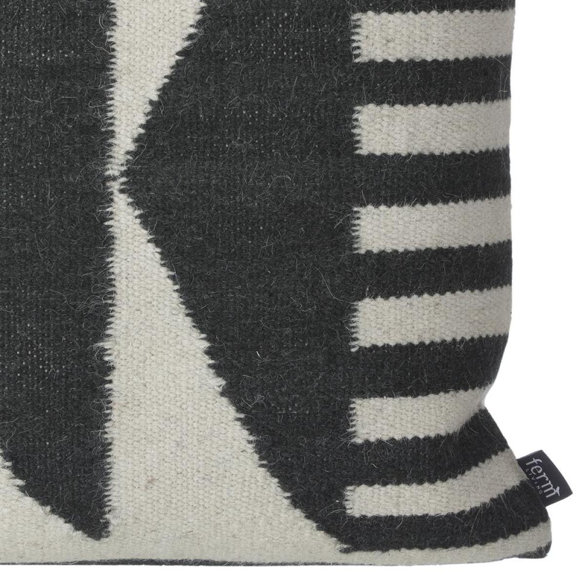 Kelim cushion black black triangles – image 2
