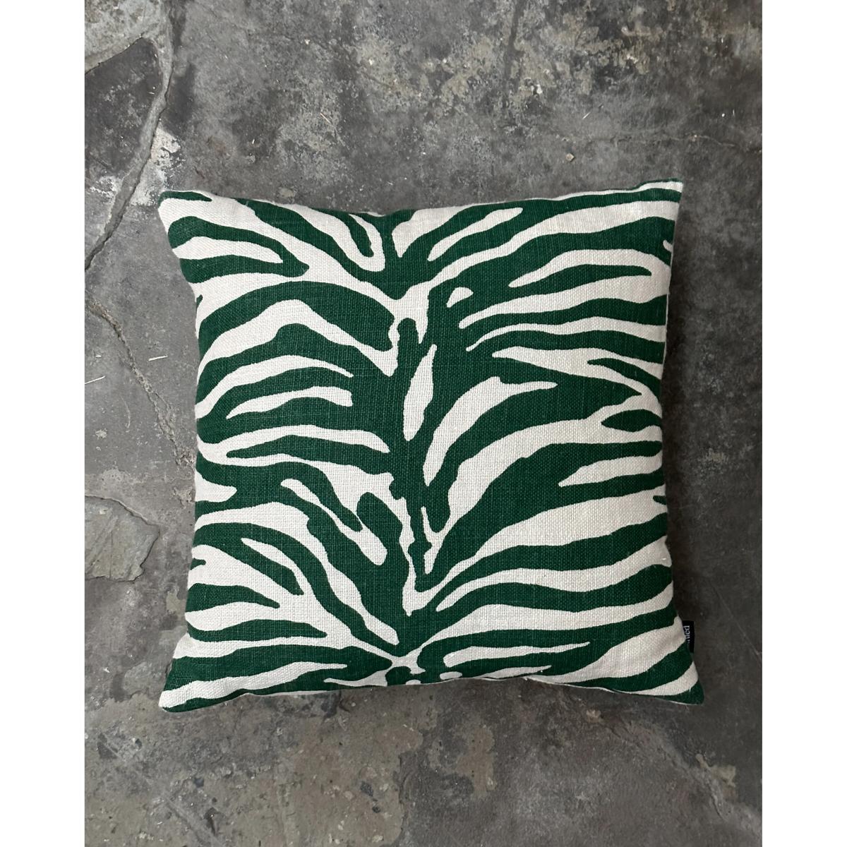 Tinted Karlberg decorative cushion 50x50 cm Green – image 3