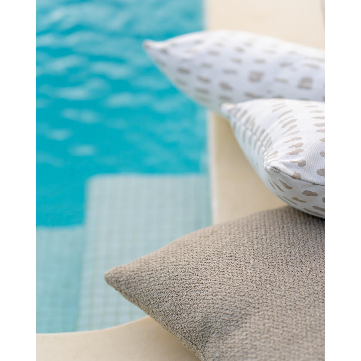 Ethnicraft Boucle outdoor cushion 40x60 cm Lumbar (beige) – image 4