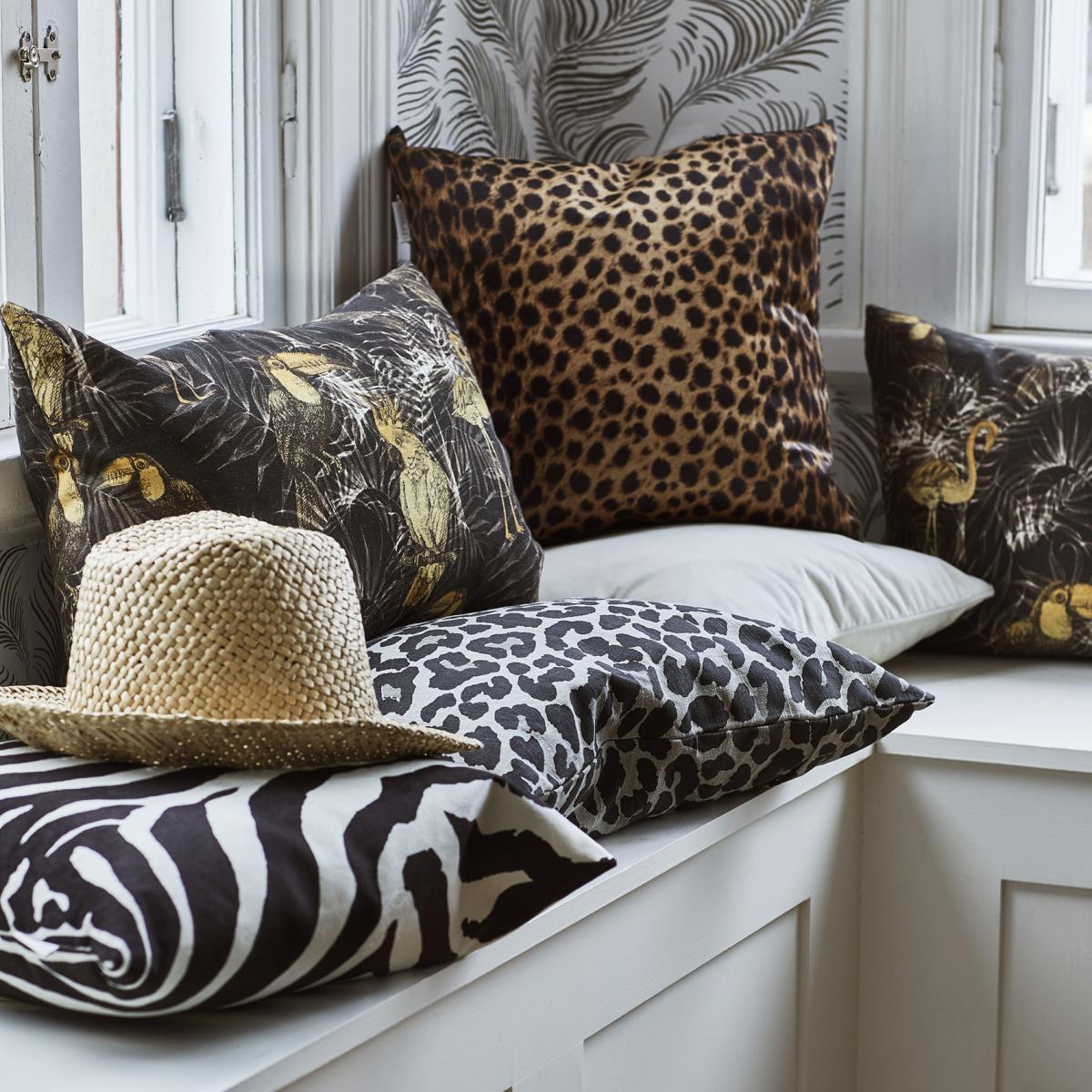 Safari Zebra cushion cover 60x60 cm black-white – image 2