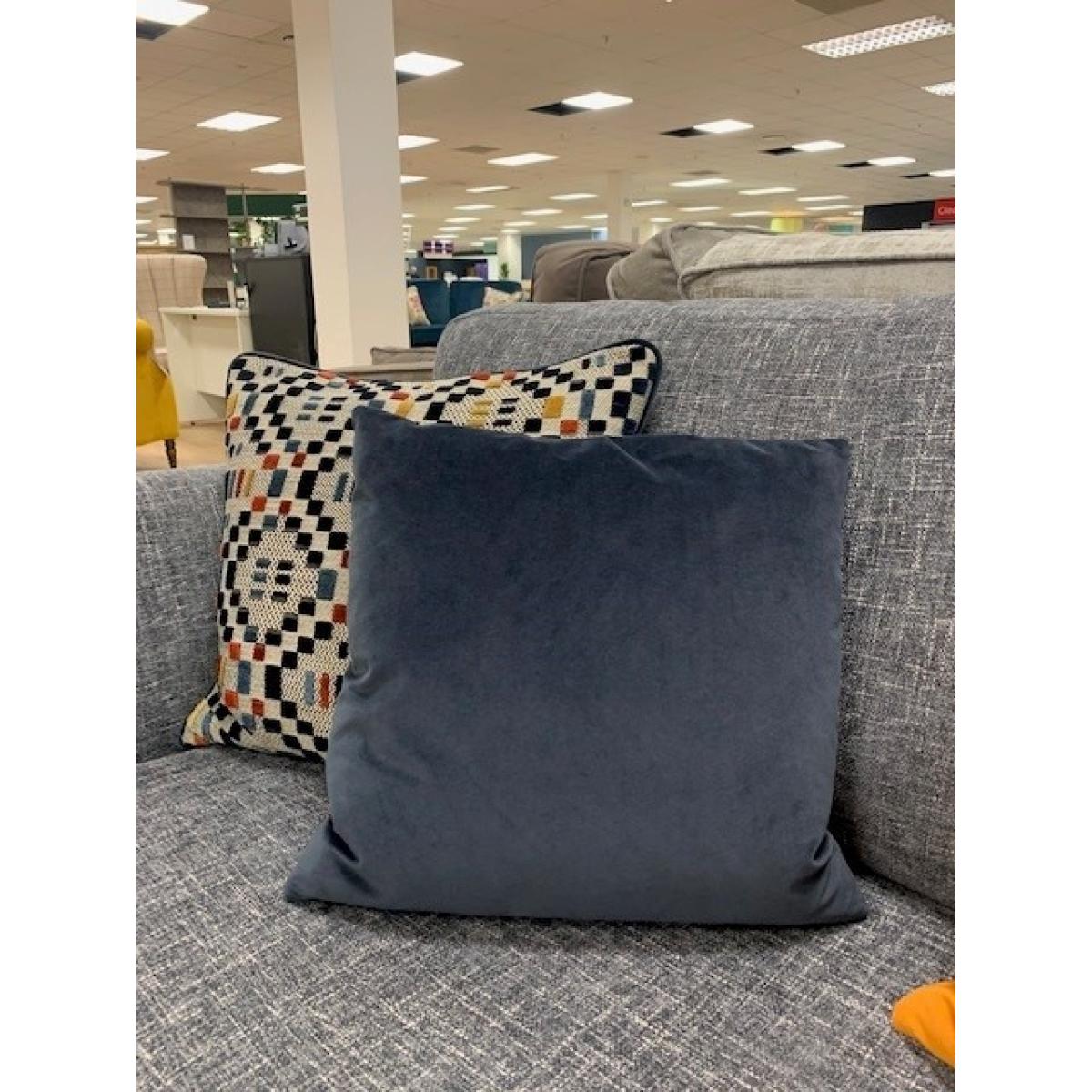 Celebrity Lifestyle Cushion - Medium - 16 x 16, Medium - 16" x 16 – image 4