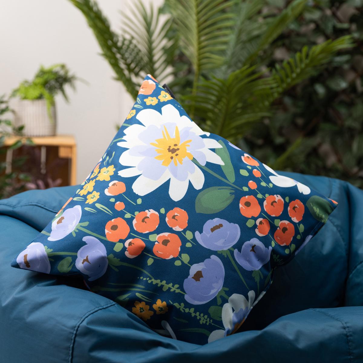 Veeva Meadow Outdoor Cushion - First Collection (Set of 4) - Navy – image 2