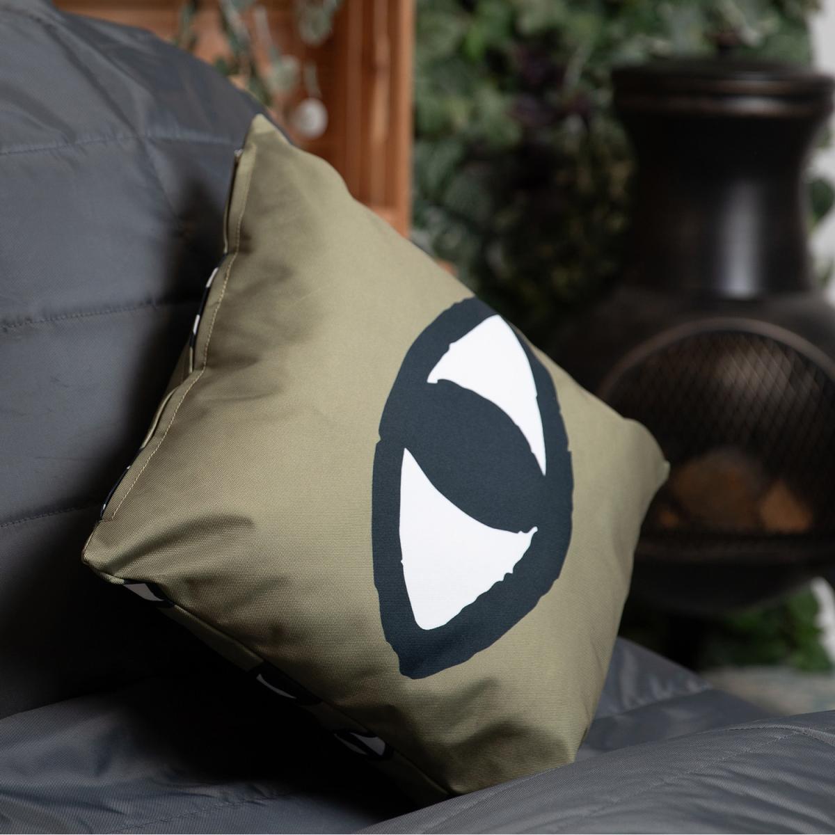 Eye Print Outdoor Cushion (Set of 2) - Green – image 5
