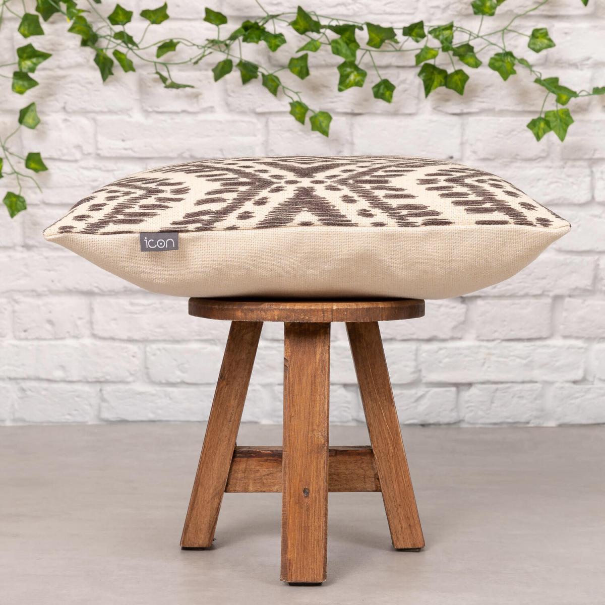 Damask Pattern Outdoor Cushion (Set of 2) - White – image 3