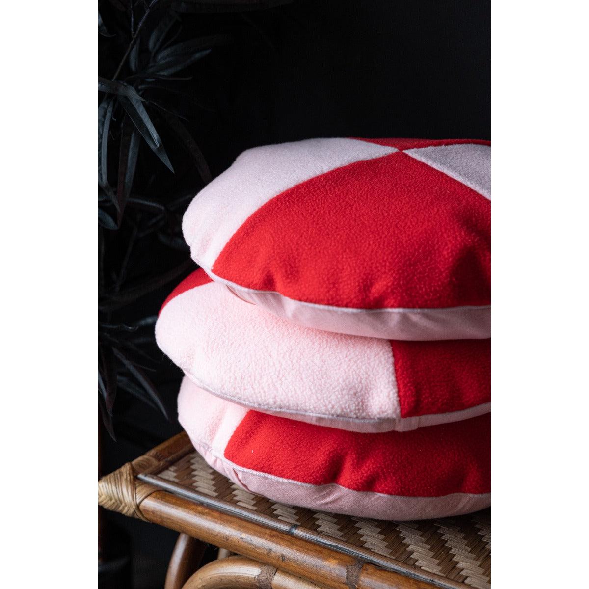 Pink & Red Round Checkered Cushion – image 6