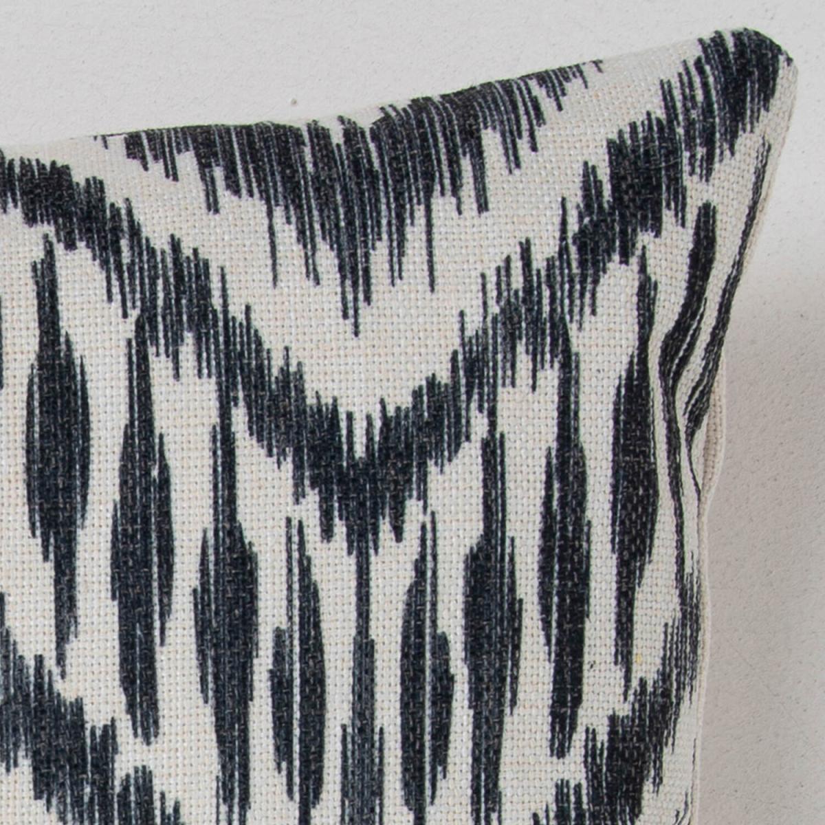 Outdoor Ikat Cushion (Set of 4) - White – image 5