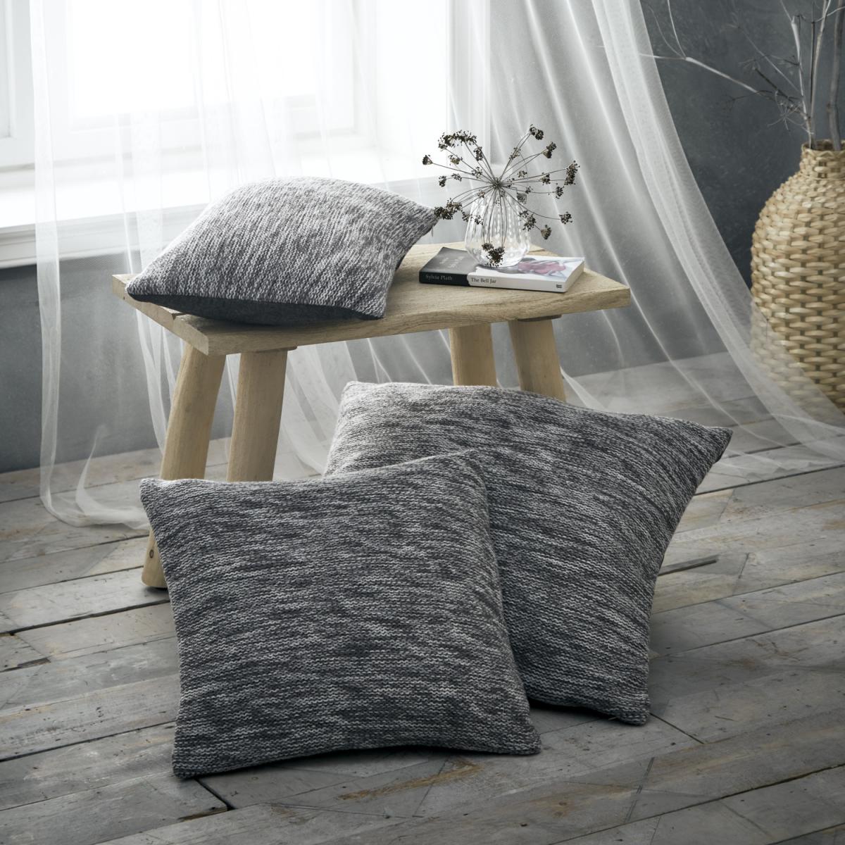 Palazzo Filled Knitted Cushion - Grey / 32x50cm – image 3