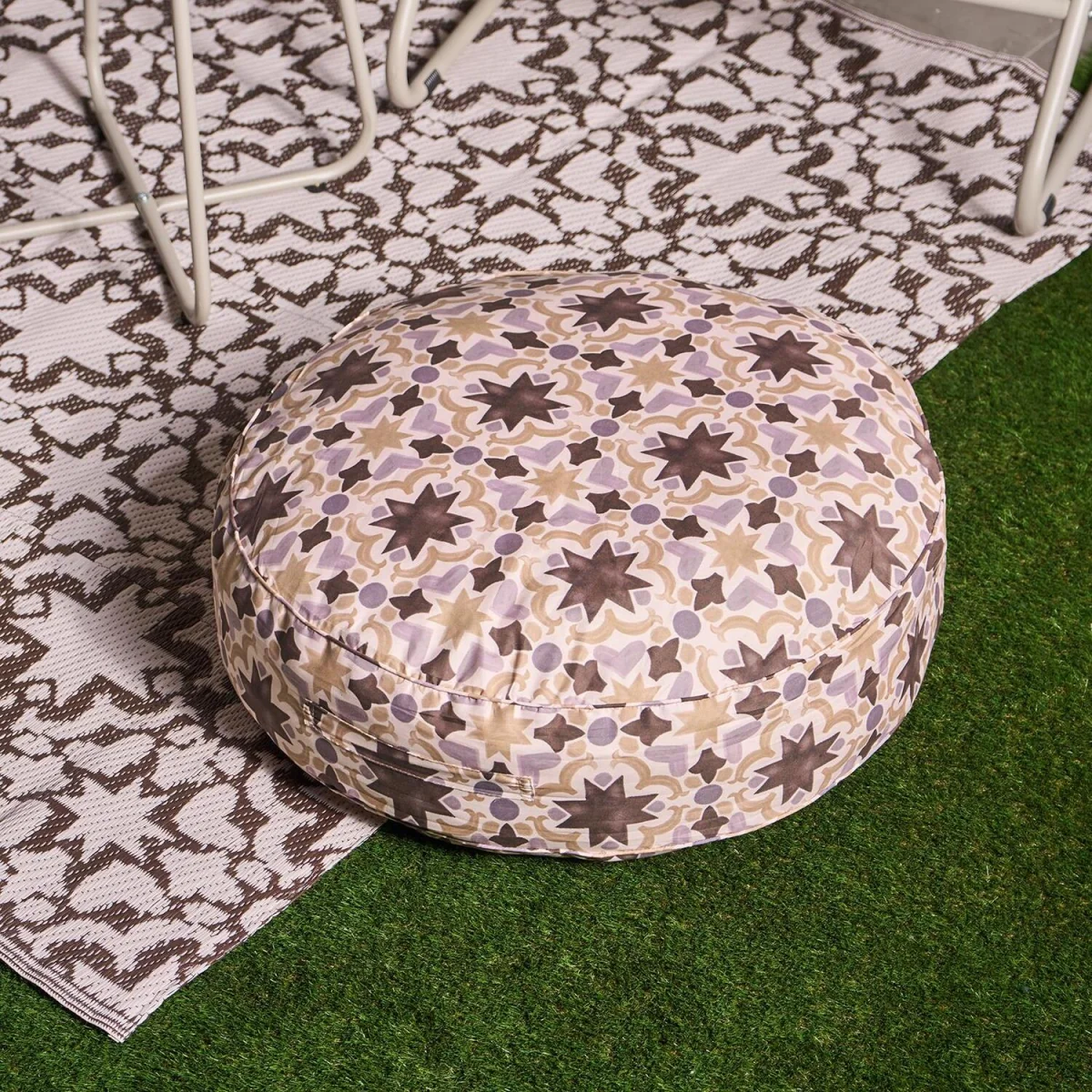 Indoor/Outdoor Round Bows Print Filled Cushion - Natural / 61cm – image 2