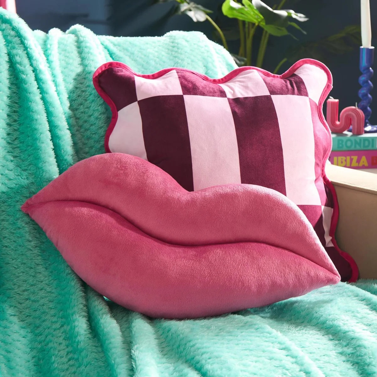 OHS Lips Shaped Cushion - Pink – image 2