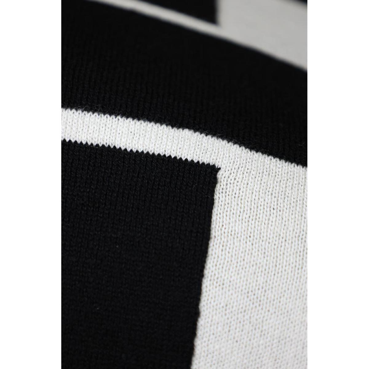 Monochrome Block Knitted Cushion – image 3