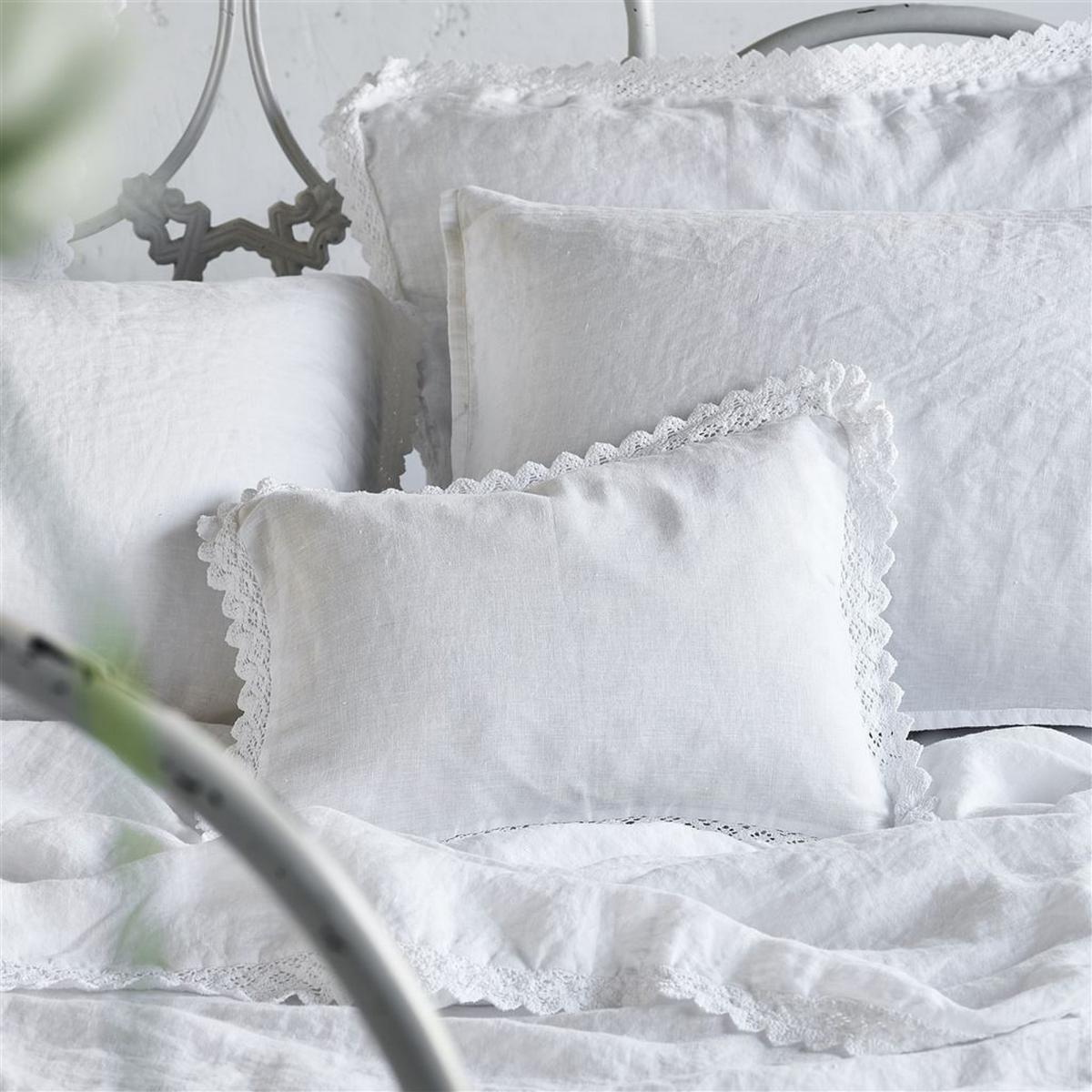 Designers Guild Maggiore Breakfast Cushion in Bianco – image 2