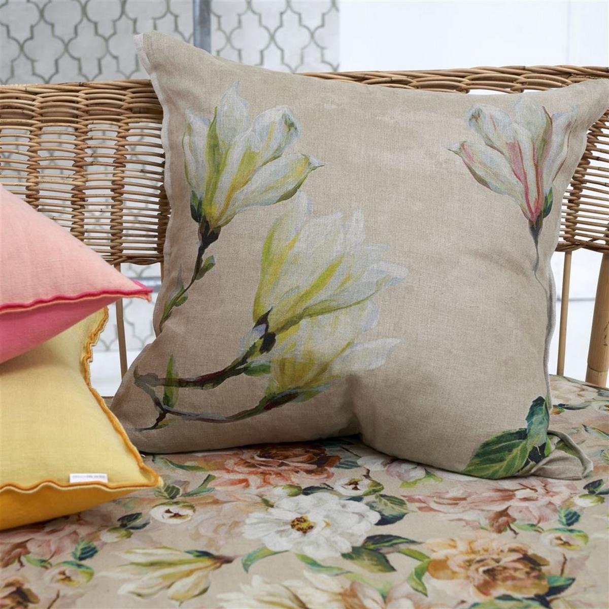 Designers Guild Jardin Botanique Grande Peony Floral Cushion in Natural – image 2