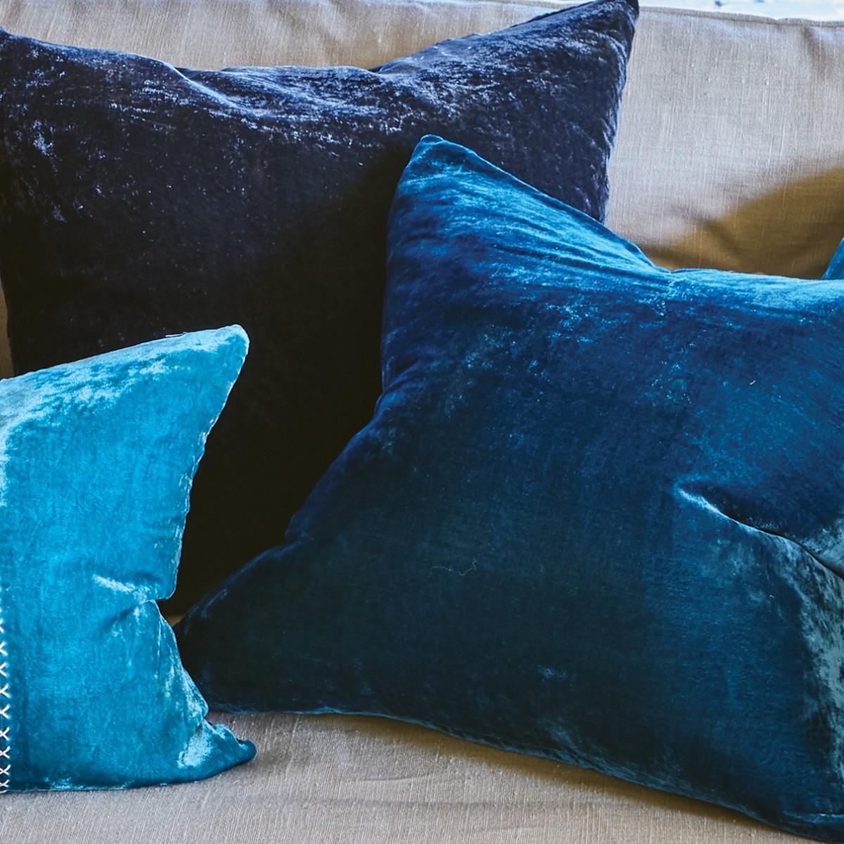 William Yeoward |Paddy Velvet Cushion Marine – image 3