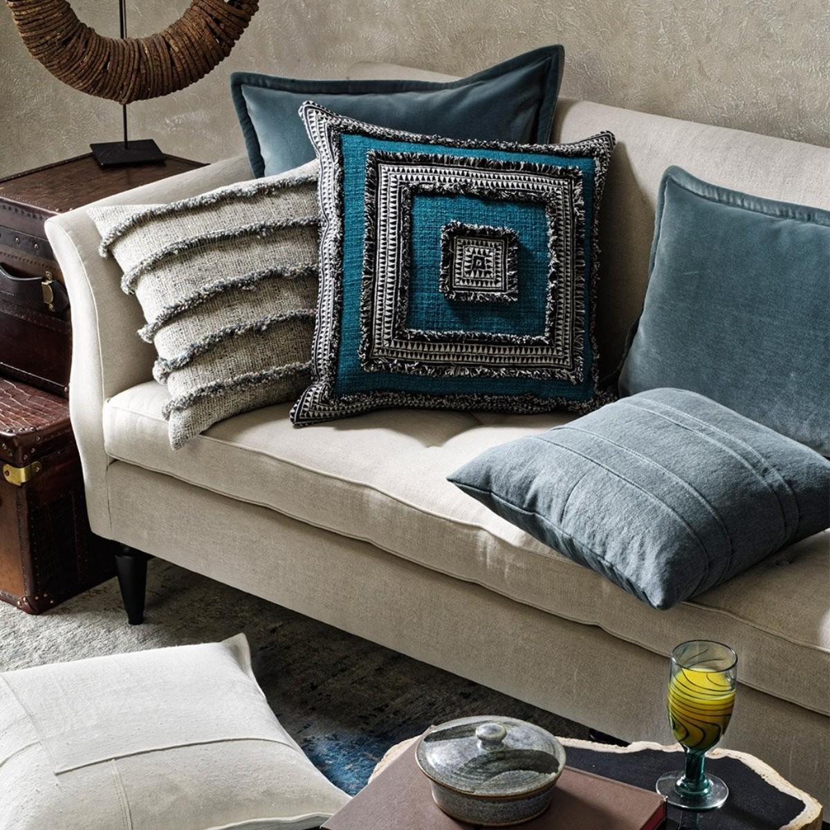 de Le Cuona | Rogue Cushion With Fringe Detail Creek – image 4