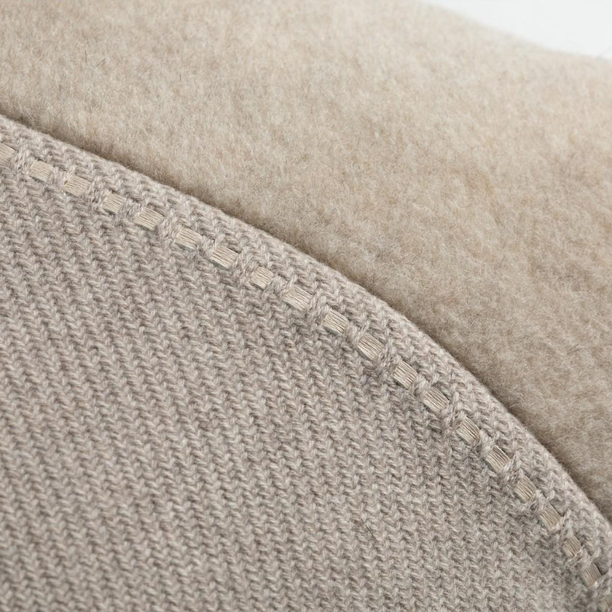 de Le Cuona | Cashmere Wool Twill Cushion With Alpaca Panel Taupe – image 3