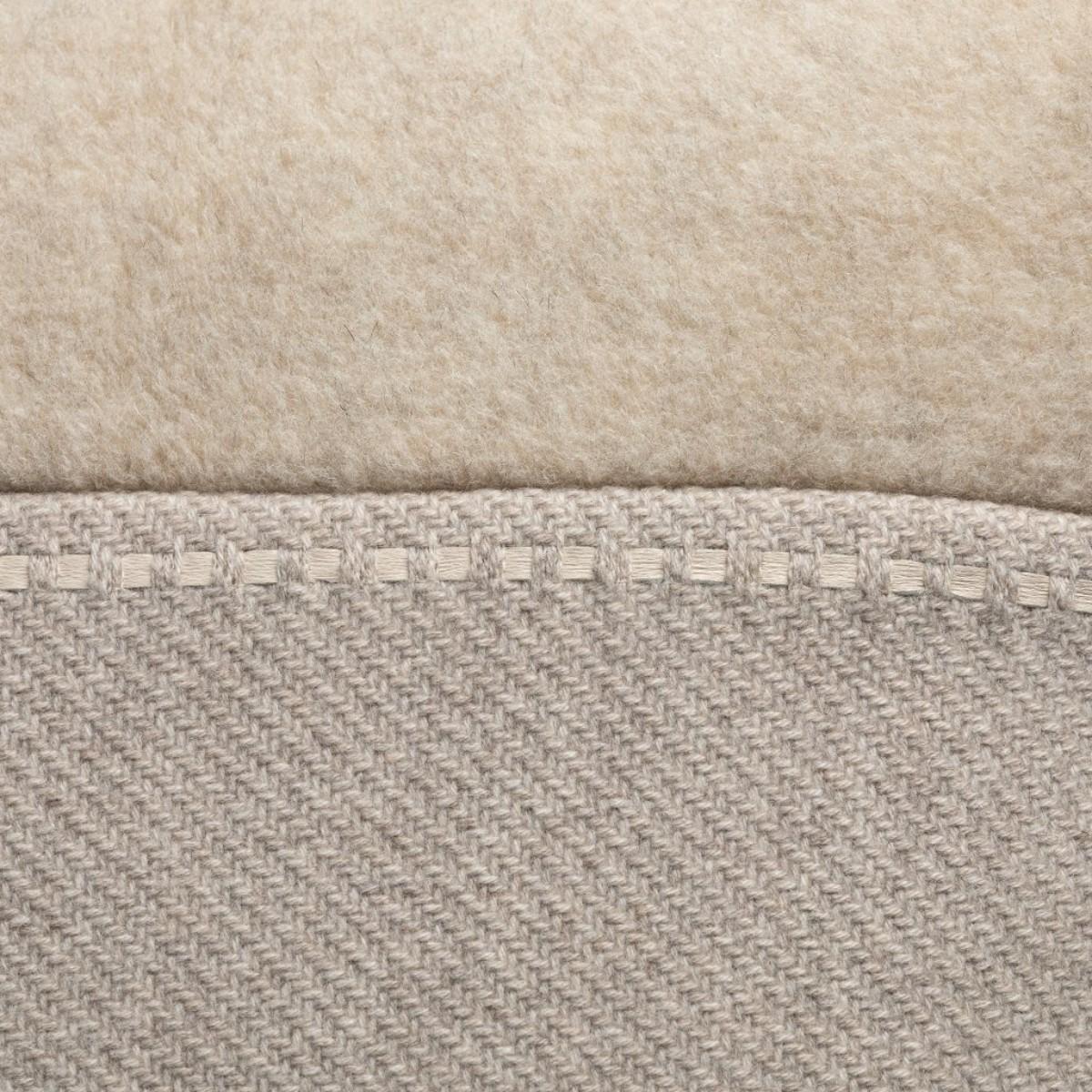 de Le Cuona | Cashmere Wool Twill Cushion With Alpaca Panel Taupe – image 4