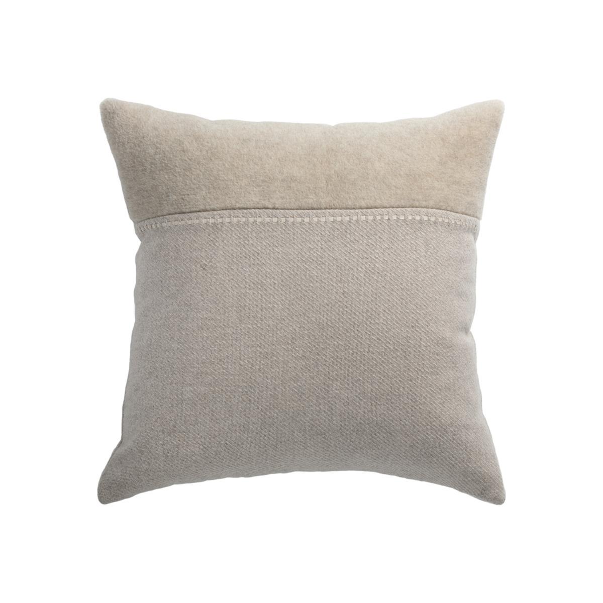 de Le Cuona | Cashmere Wool Twill Cushion With Alpaca Panel Taupe – image 1