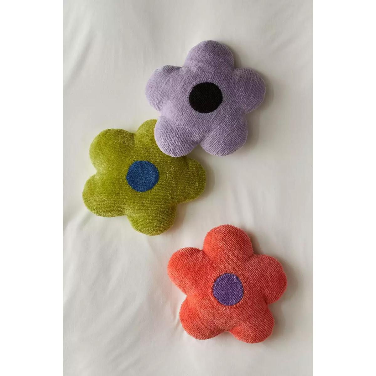 Green Tufted Flower Throw Cushion - Green ALL at Urban Outfitters – image 2