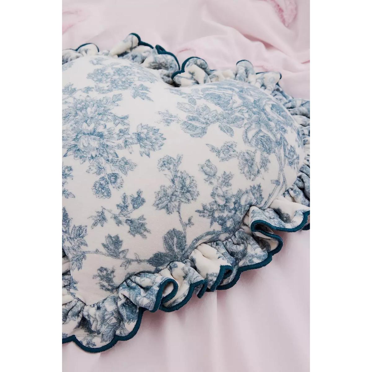 Toile Heart Ruffle Cushion - Blue 40cm x 40cm at Urban Outfitters – image 2