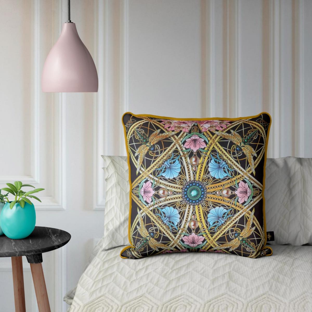 Gold / Black Zellandine Noir Velvet Cushion The Curious Department – image 4