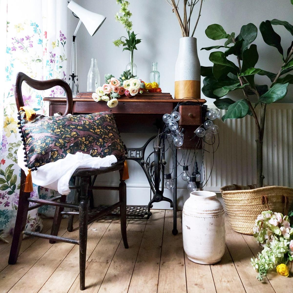 The Rabbit & Whippet Jewel - Green Laura B Interiors – image 2