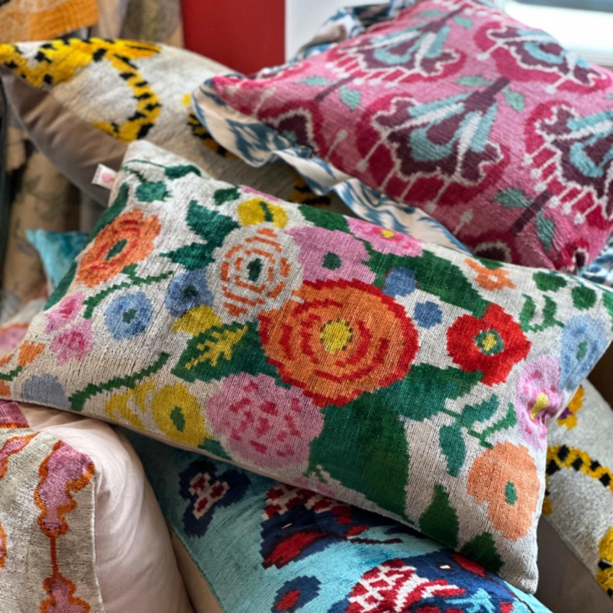 Floral Velvet Ikat Cushion Punica – image 2