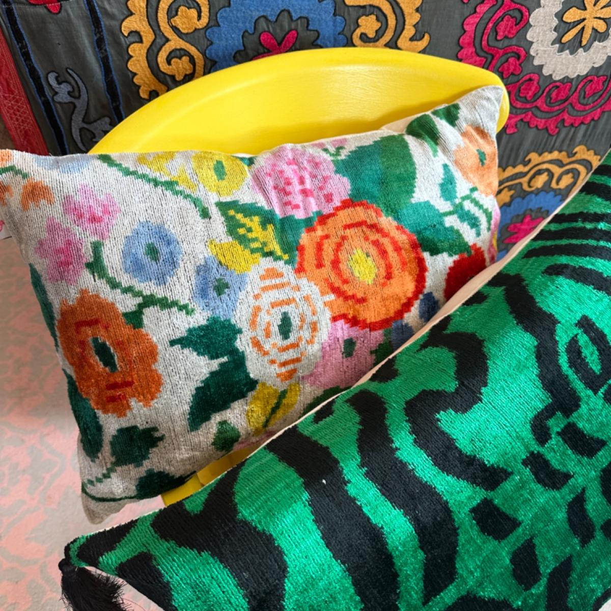 Floral Velvet Ikat Cushion Punica – image 3